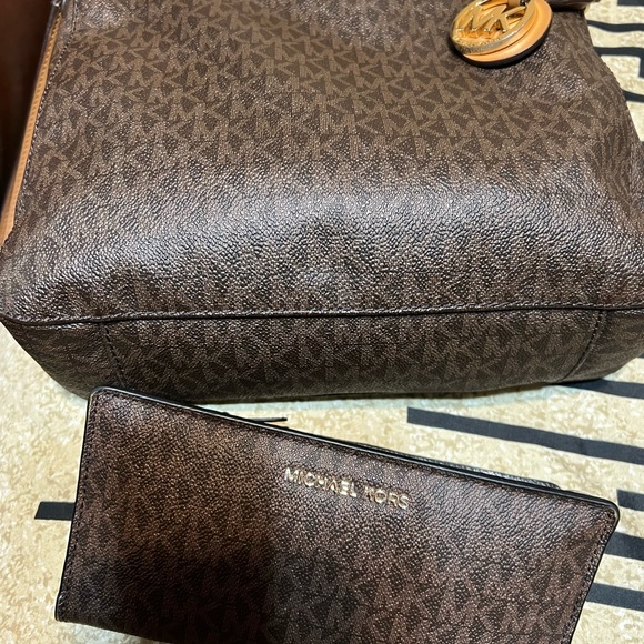 Straps are a little worn, but in great condition - Picture 3 of 3